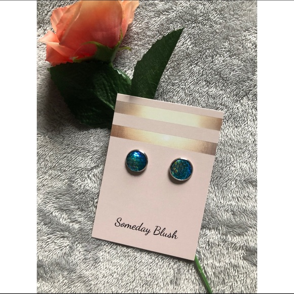 🧜🏻‍♀️ MERMAIDS STUDS 🧜🏻‍♀️ - Picture 2 of 3